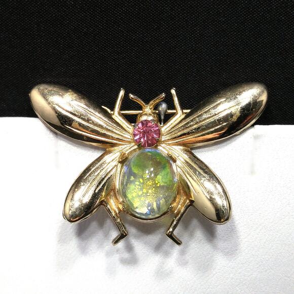 Vintage Lucite Insect Brooch, Gold Flakes, Pink Rhinestone, 1950s - Picture 2 of 10